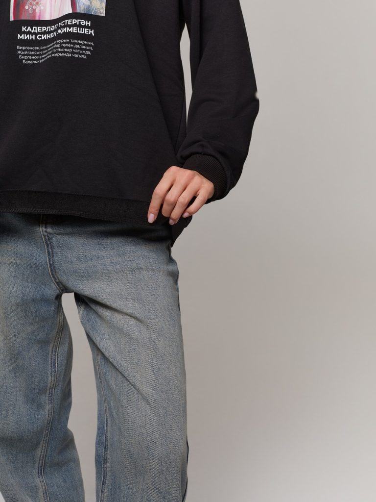 YARATU Свитшот "Эни", черный